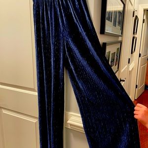 The Odells velvet flowing pant. Herringbone pattern in a rich royal blue color.